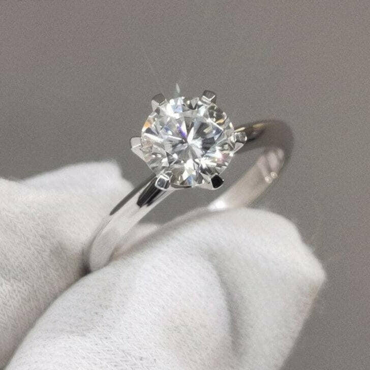 Classic 18K White Gold 1.0 Ct Round Cut Diamond Engagement Ring-Evani Naomi Jewelry