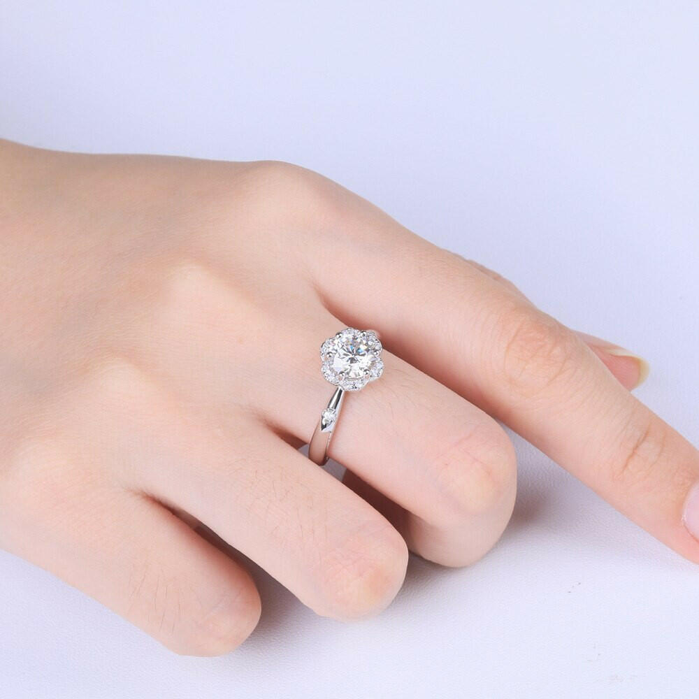 Classic 1.0 Ct Diamond Flower Shaped Engagement Ring-Evani Naomi Jewelry