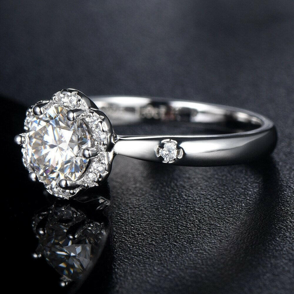 Classic 1.0 Ct Diamond Flower Shaped Engagement Ring-Evani Naomi Jewelry