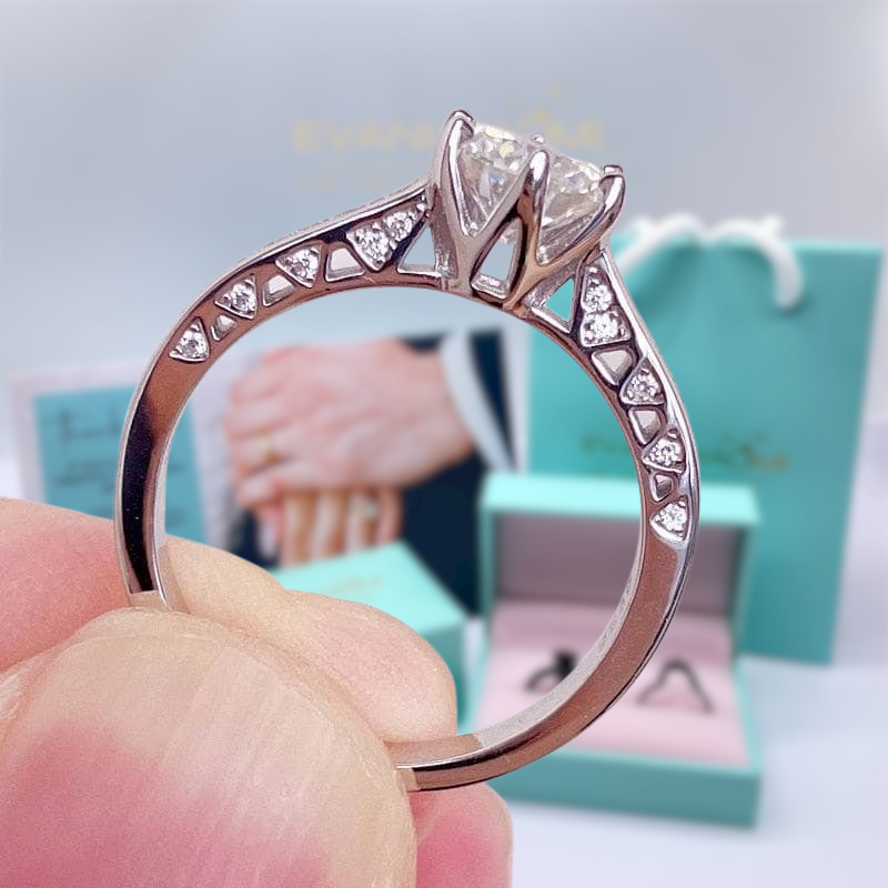 Classic 1.0 Ct Round Cut Diamond Engagement Ring-Evani Naomi Jewelry