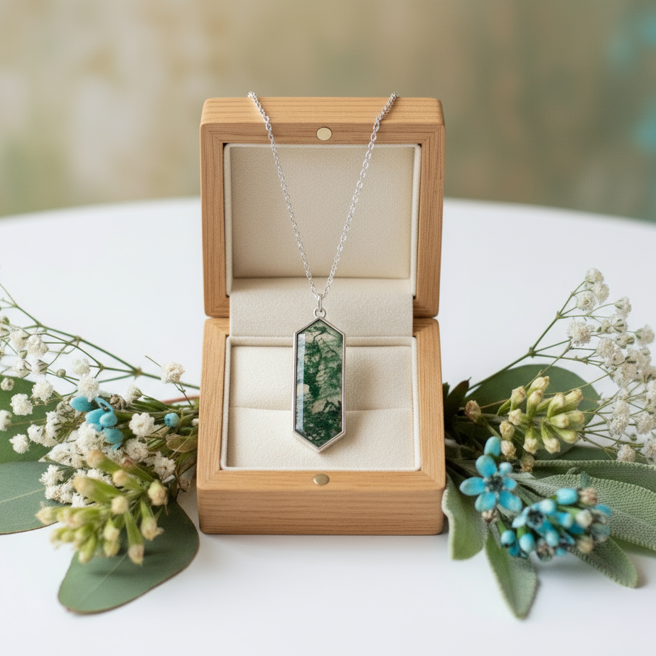 Necklace_with_a_green_pendant_on_a_white_background_evani_naomi_jewelry.png