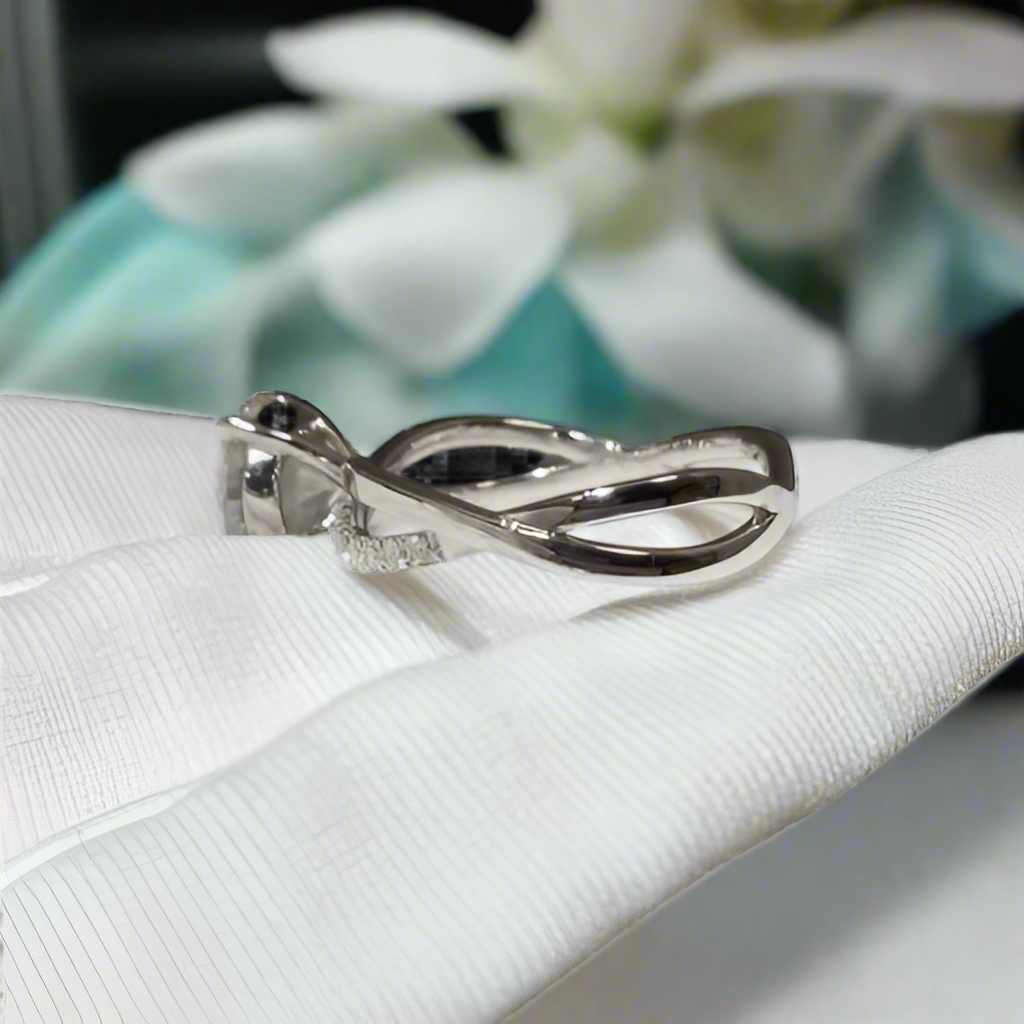 Round Cut Diamond Twist Band Engagement Ring-Evani Naomi Jewelry