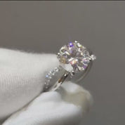 Round Cut Diamond Twist Band Engagement Ring