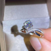 1ct Round Cut Four Claws Diamond Engagement Ring-Evani Naomi Jewelry