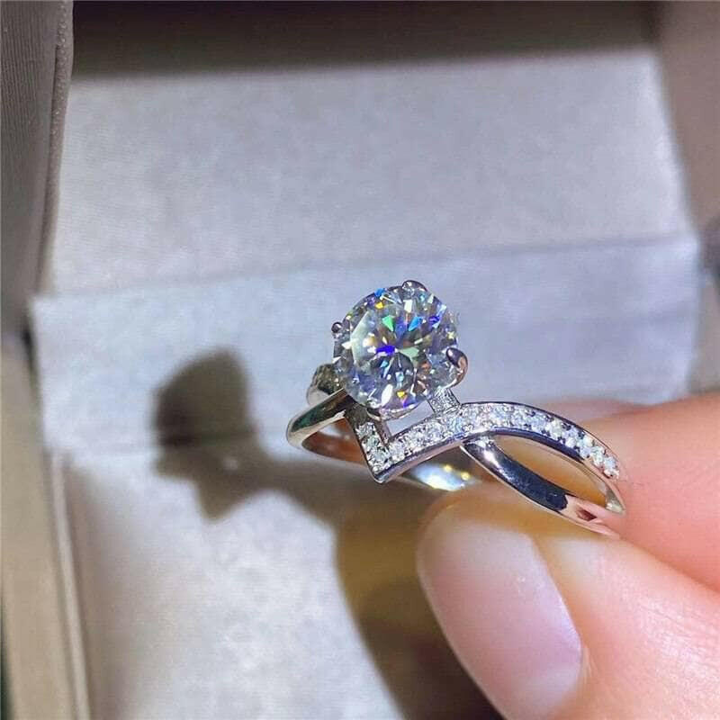 1ct Round Cut Four Claws Diamond Engagement Ring-Evani Naomi Jewelry