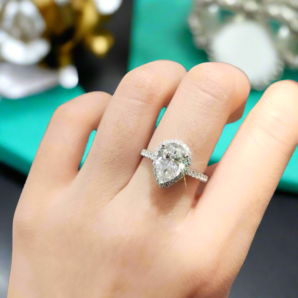 18K White Gold 1.0 Ct Pear Cut Diamond Water Drop Engagement Ring-Evani Jewelry