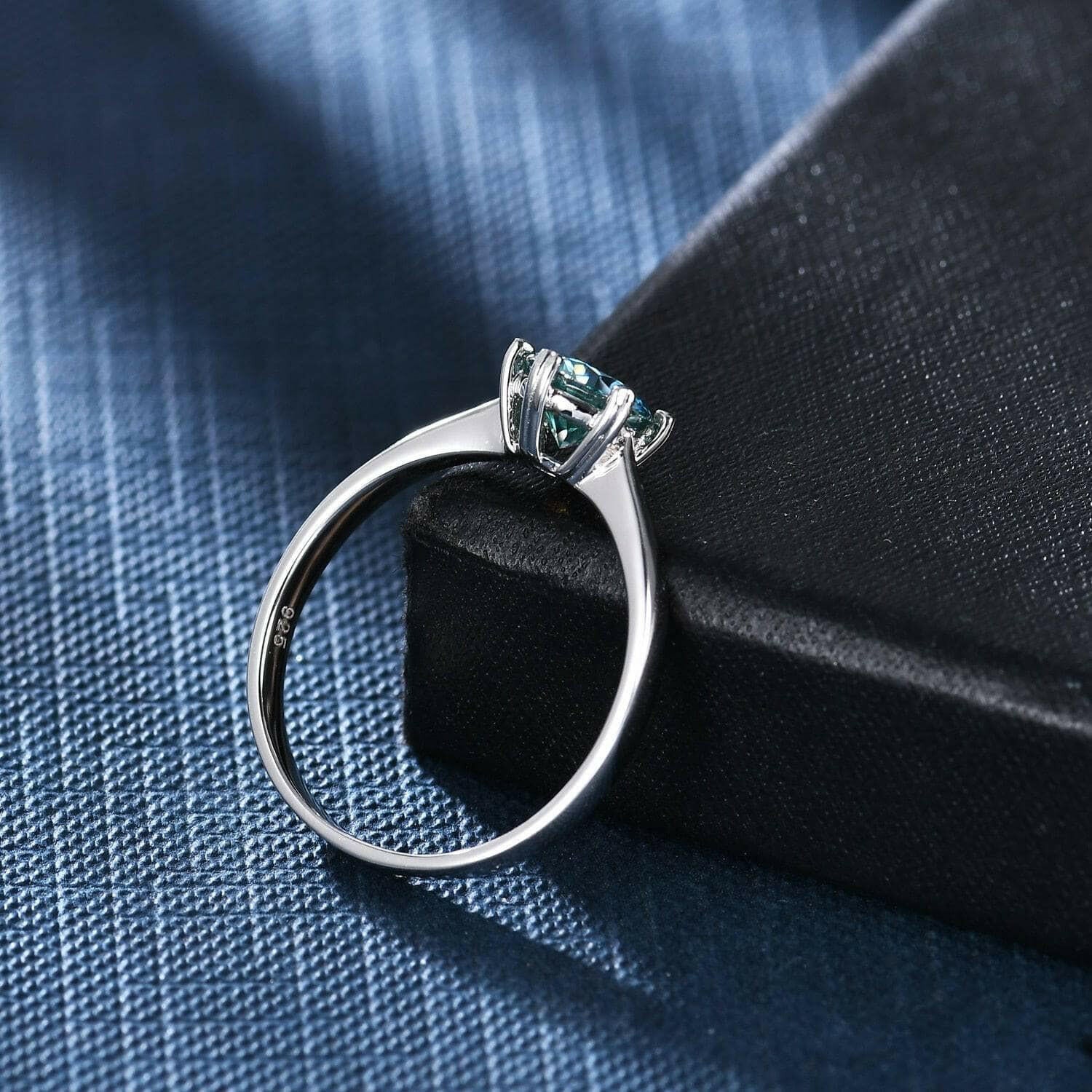 1.0 Ct Round Cut Green Solitaire Diamond Engagement Ring-Evani Naomi Jewelry