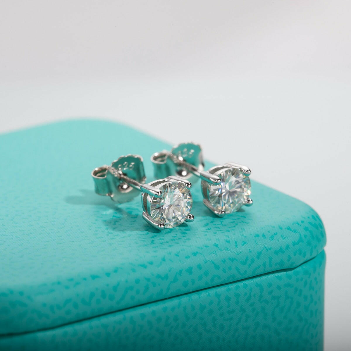 Classic 4.0mm Diamond Stud Earrings-Evani Naomi Jewelry