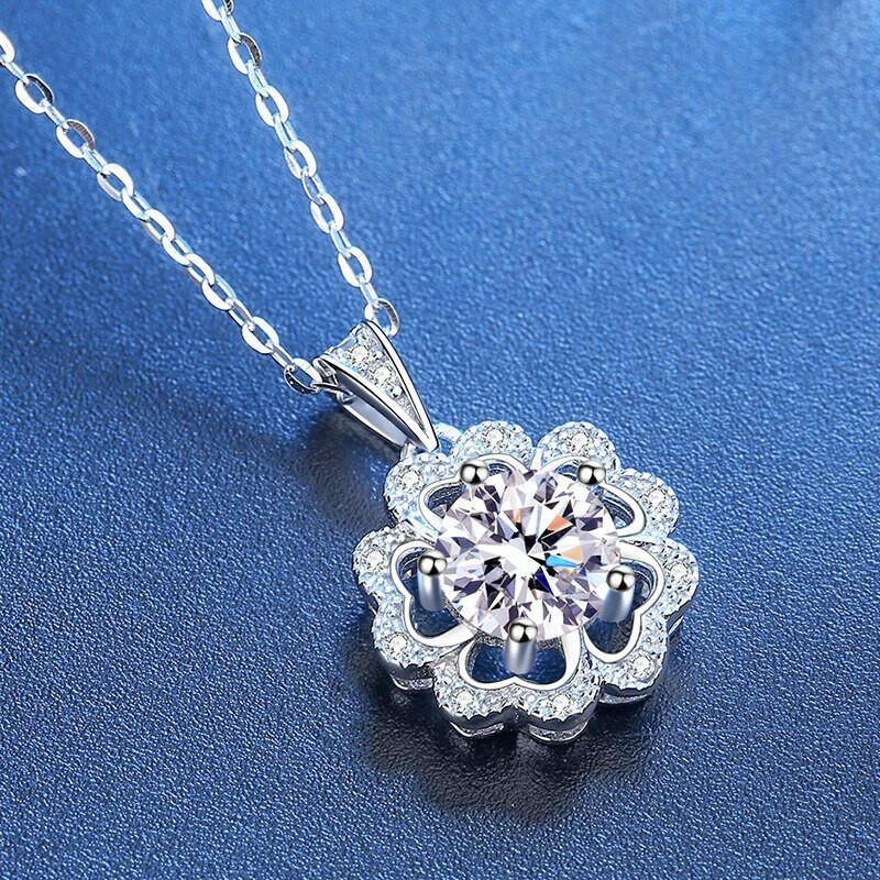 Classic Flower Shape Pendant Necklace with 1.0 Ct Diamond-Evani Naomi Jewelry