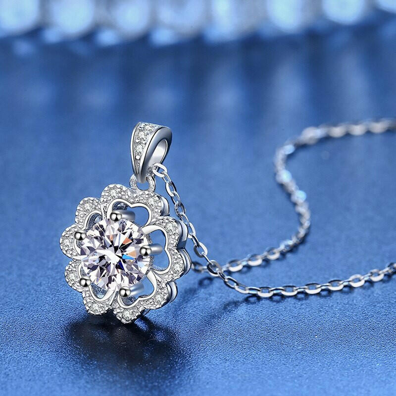 Classic Flower Shape Pendant Necklace with 1.0 Ct Diamond-Evani Naomi Jewelry