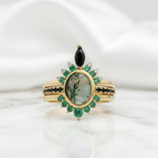 Emerald Dawn – Round-cut Moss Agate & Onyx Sunburst Ring