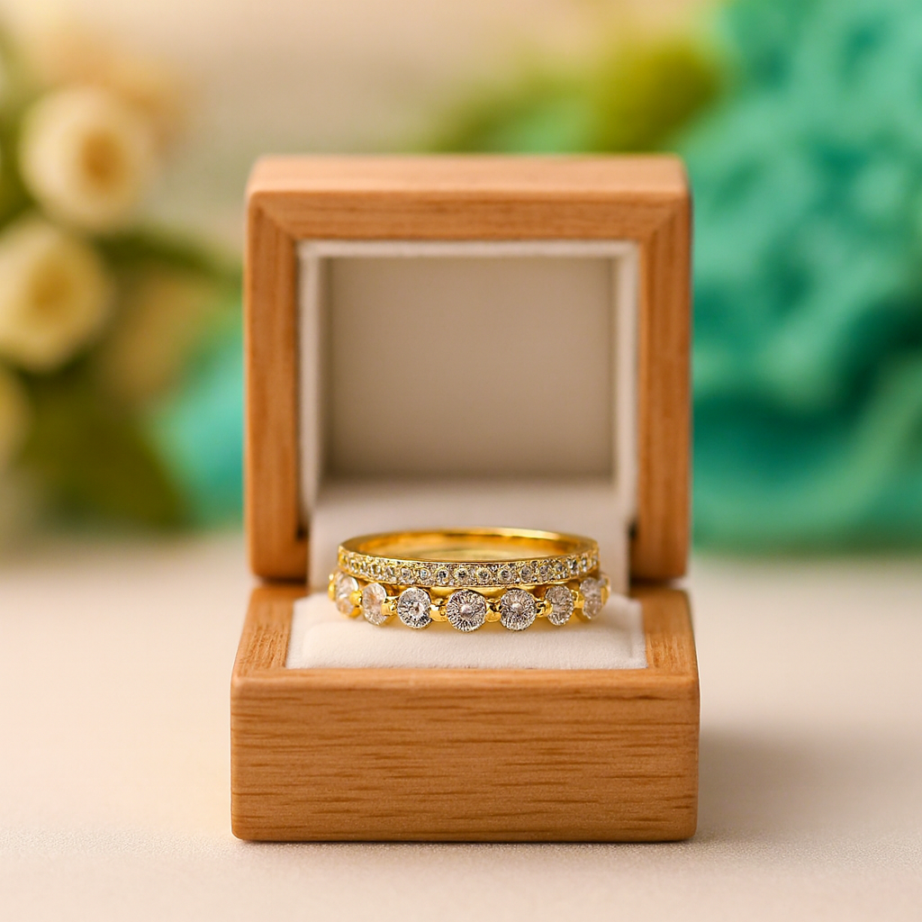 2 pcs Women's Stackable Yellow Gold Diamond Wedding Band Set