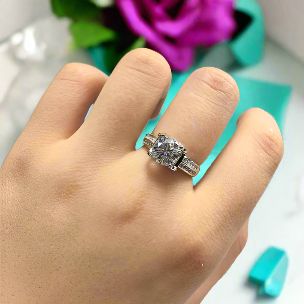 Round Cut Diamond Cow Head Engagement Ring-Evani Jewelry