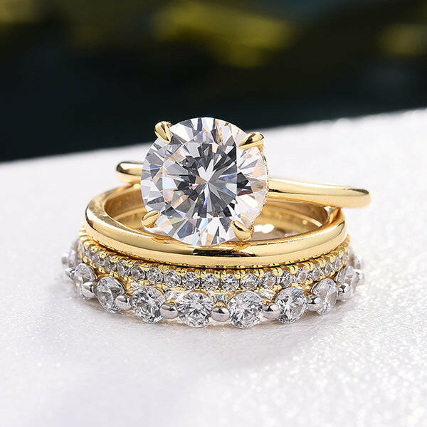 Round Cut Diamonds Yellow Gold Bridal Ring Set-Evani Naomi Jewelry