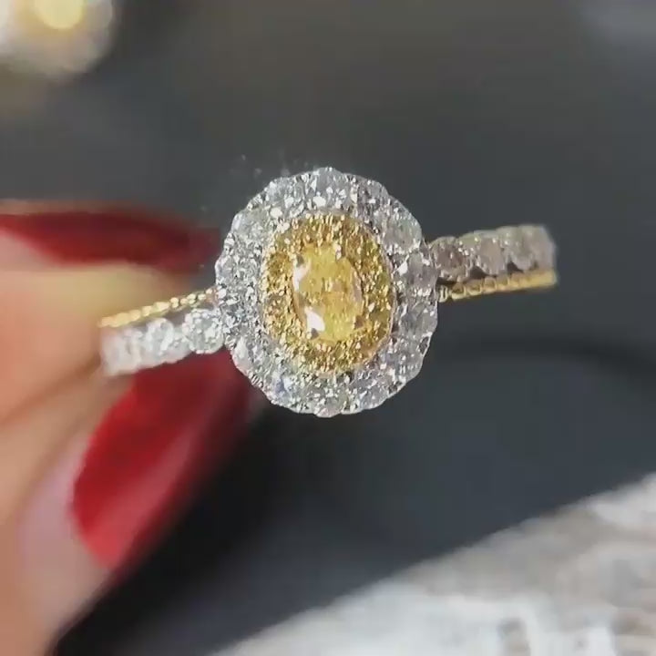 18K White Gold Engagement Ring with 0.5 Ct Diamond