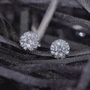 0.5 Ct Diamond Eight Heart Claws Stud Earrings