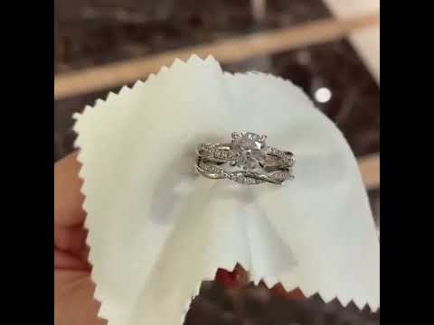 Gorgeous 1.2ct Round Cut Twist Engagement Ring Set