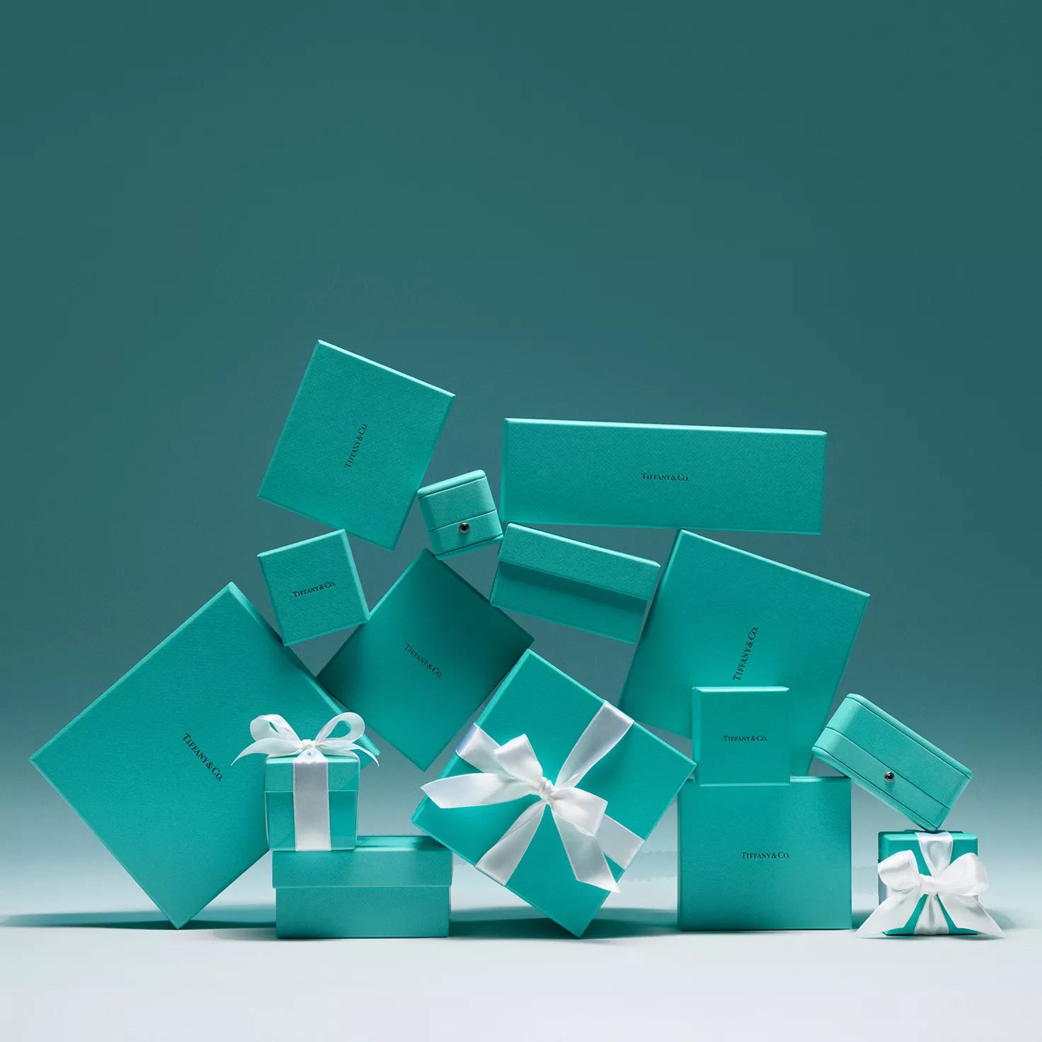 Reference Blue Box and shopping bag